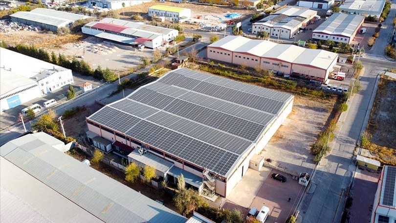Fabrikaya kurulan güneş panelleriyle ekonomiye katkı