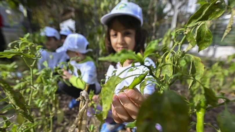 “Genç öğretmen” yarının büyüklerine çevre bilinci aşılıyor