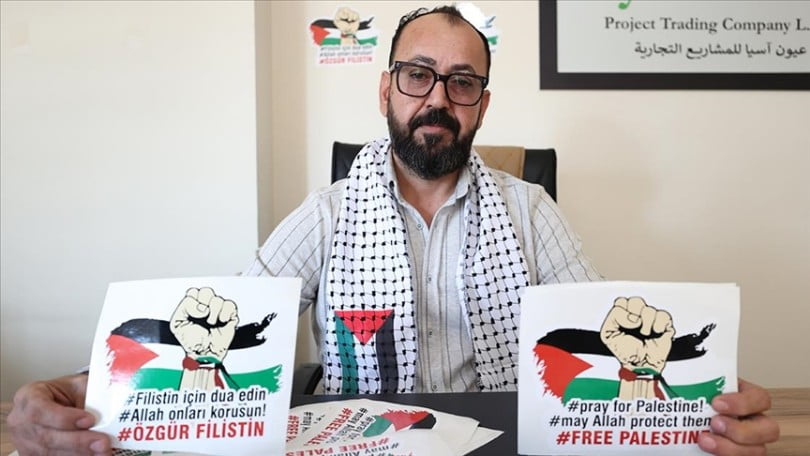 “Özgür Filistin” temalı çıkartmalar ile İsrail işgalini anlatıyor