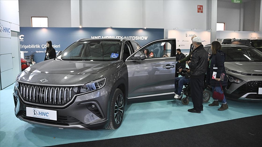 Engelliler özel aparatlarla “engelsiz” Togg deneyimi imkanına kavuşuyor