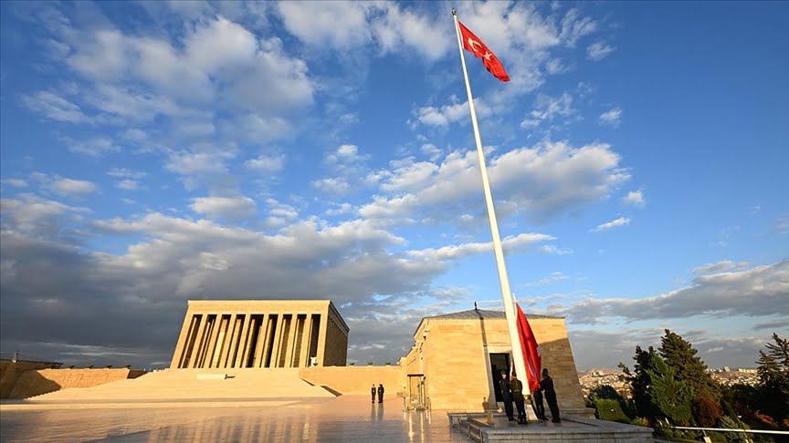 Anıtkabir’e özel bayrak değişim töreni