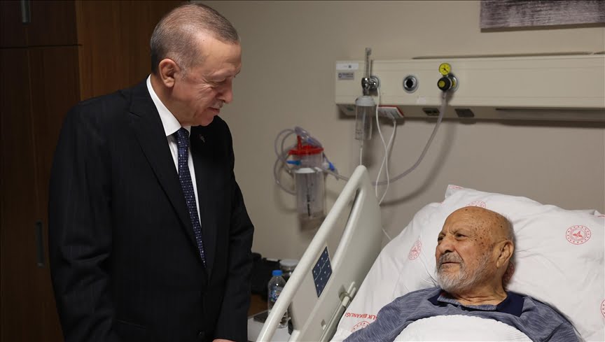 Cumhurbaşkanı Erdoğan, eski Devlet Bakanı Aksay’ı hastanede ziyaret etti