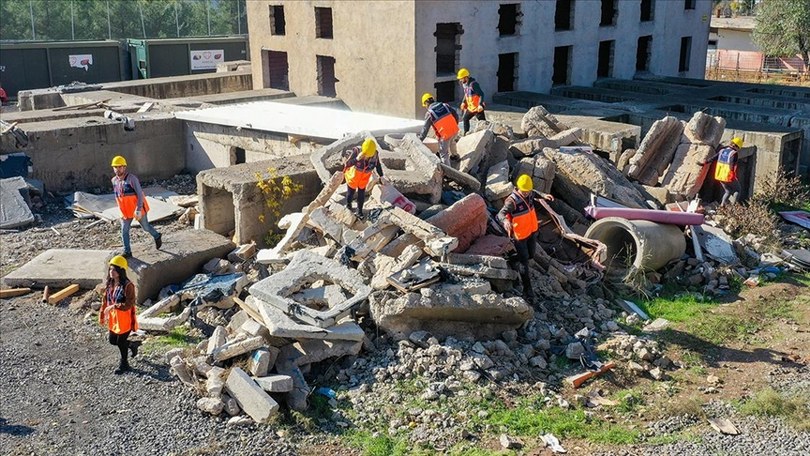 “Asrın felaketi” binlerce kişiyi AFAD gönüllüsü yaptı