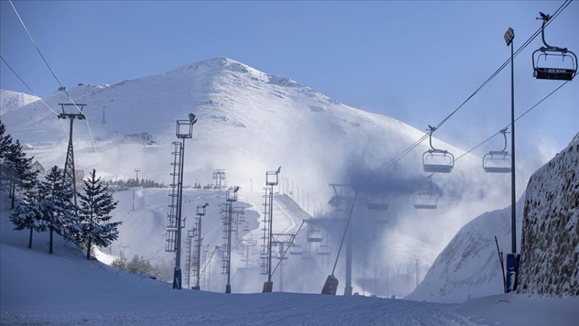 Kayak merkezlerinde en fazla kar kalınlığı 92 santimetreyle Palandöken’de ölçüldü