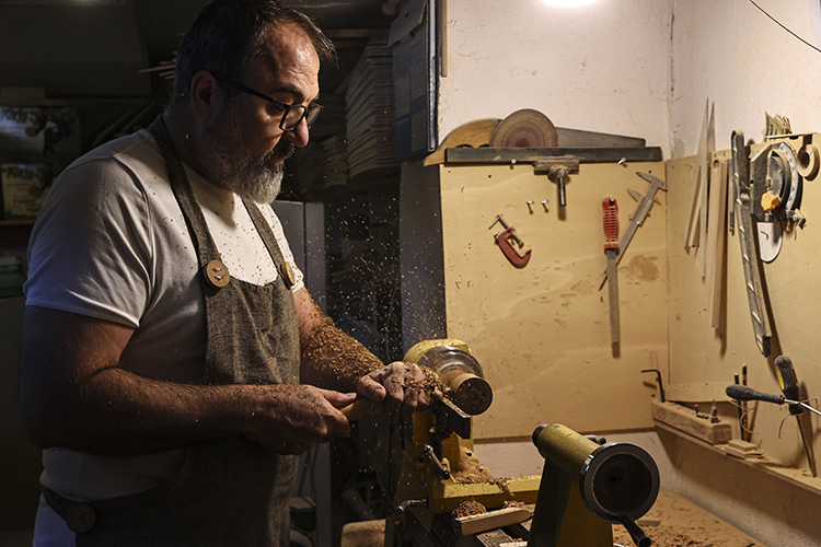 30 yıllık ahşap oyuncak ustası sıfır atığa destek oluyor