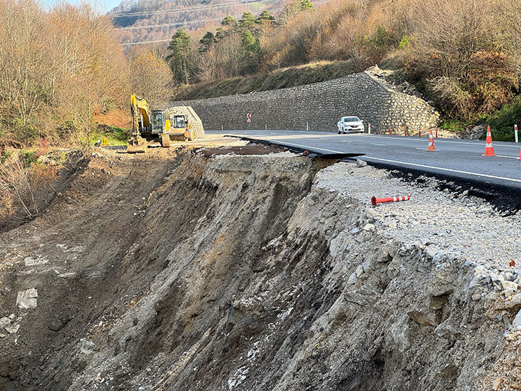 Bartın-Kastamonu kara yolunda heyelan