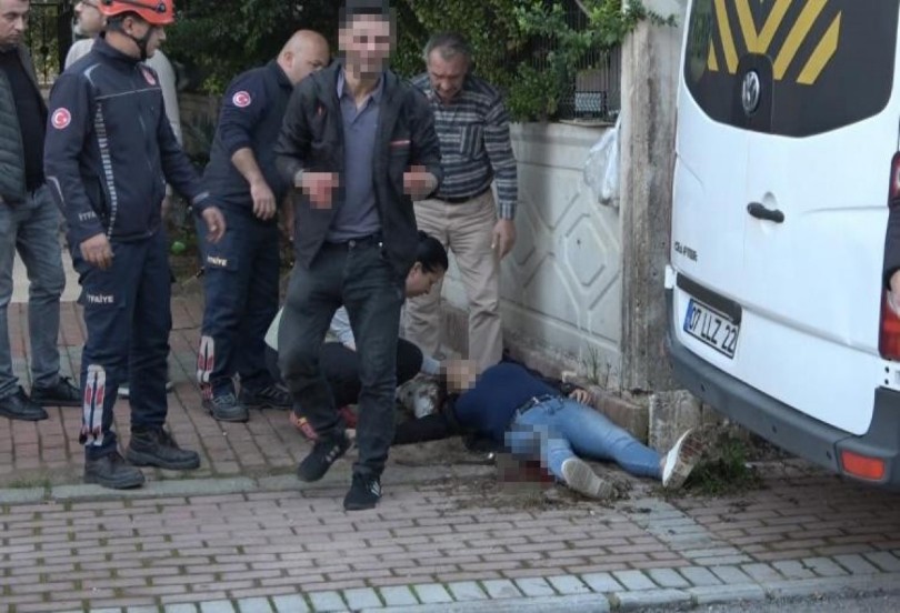 Otomobili park etmek isterken annesini eziyordu