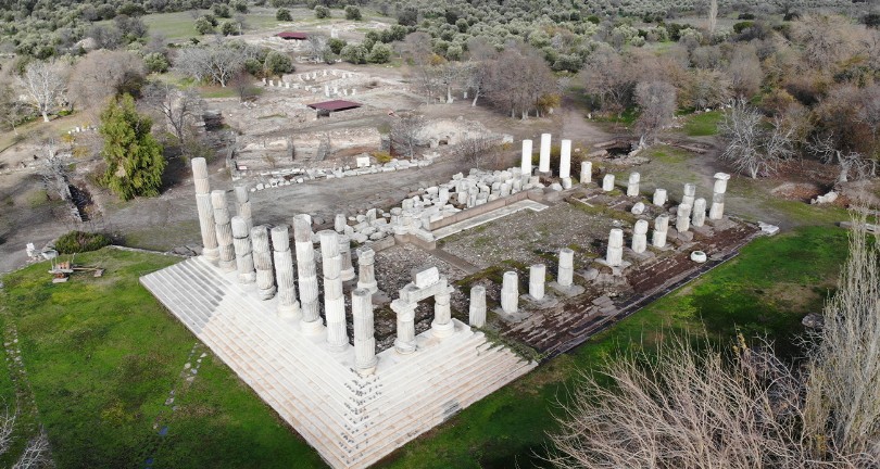 Apollon Smintheus Tapınağı’nda 2 bin yıllık mezar bulundu