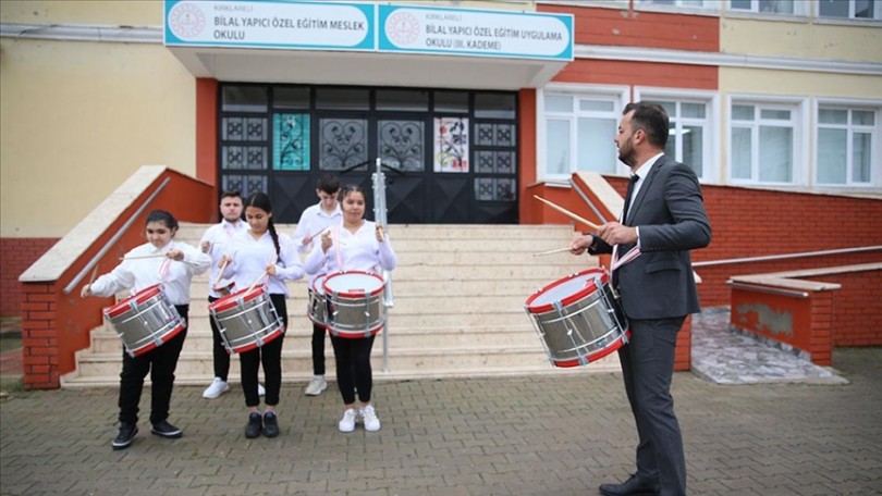 Engelli öğrenciler hayatın ritmini “Engelsiz bando” ile yakaladı