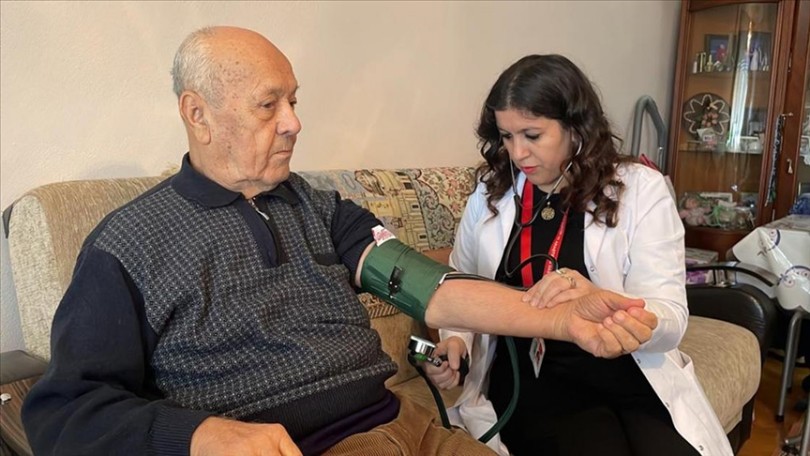 Sağlıklı Yaş Alma Merkezleri ekiplerinden 101 bin 601 kişiye sağlık hizmeti