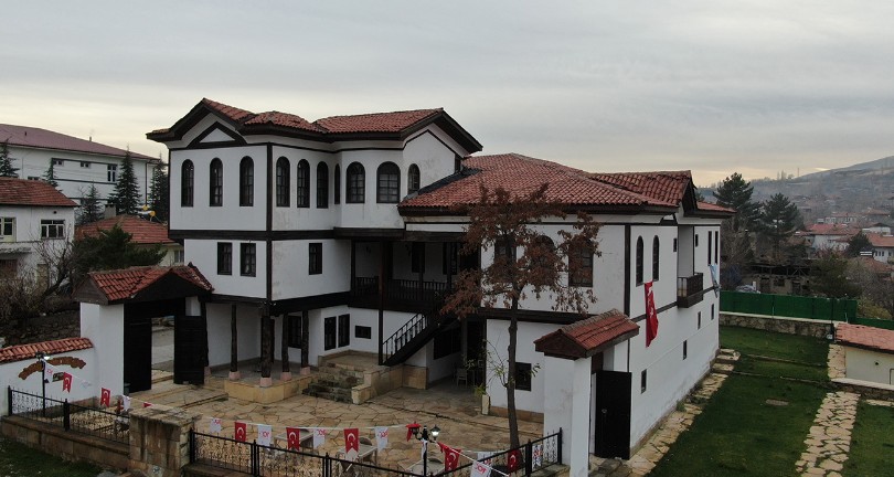 Adeta açık hava müzesi, 400’e yakın konağı içende barındırıyor