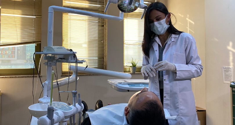 Ağız ve diş sağlığına dikkat: “Protezini çamaşır suyunda bekletenler var”