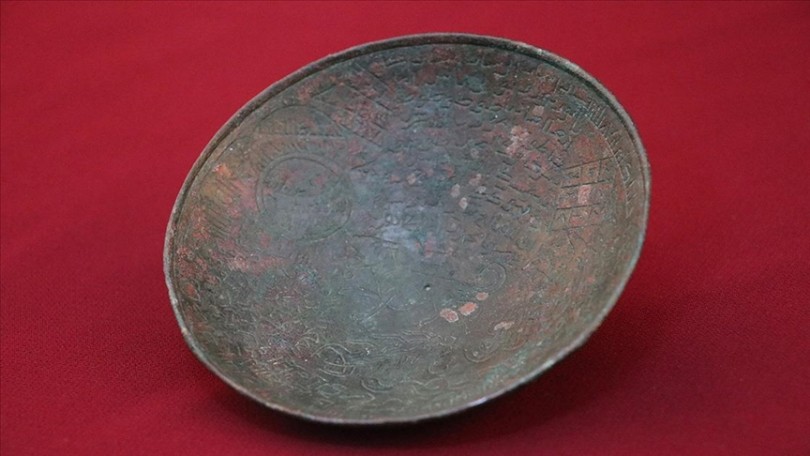 Hasankeyf’teki kazılarda şifa tası ve iki okçu yüzüğü bulundu