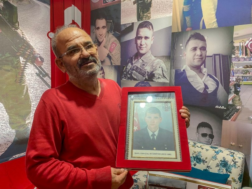 Şehit uzman çavuşun babası: “7 yıldır oğlumun odasına girip onunla dertleşiyorum”