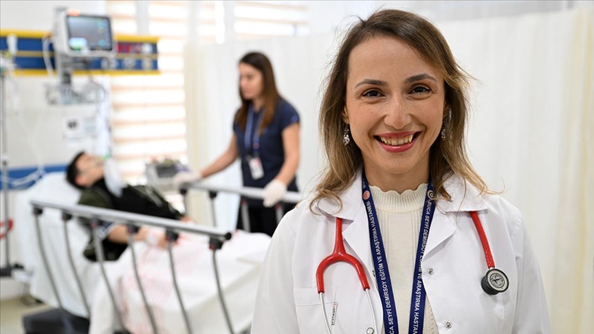 Lösemiyi yenip doktor oldu, hasta çocuklara hizmet veriyor