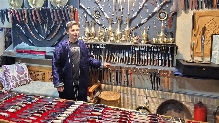 Özbek kültüründe bıçağın, evleri ve ev halkını kötülüklerden koruyacağına inanılıyor