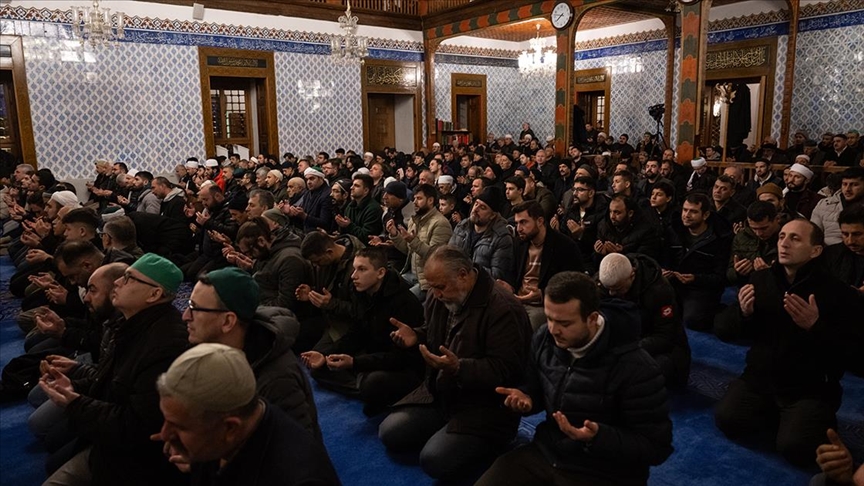 Camilerde Şehitler için dua edildi