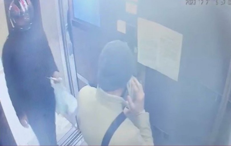 Ev sahibinin ellerini ve ayaklarını bağlayarak 20 bin doları çaldılar