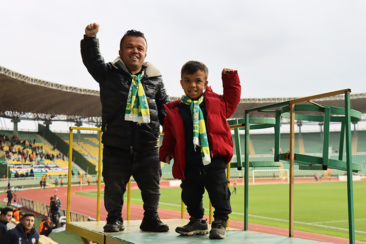 Amigo baba ile oğlunun futbol aşkı boylarından büyük