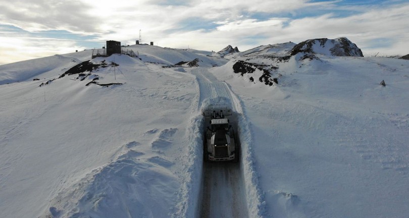 5 metreyi geçen kar tünellerinde çalışma