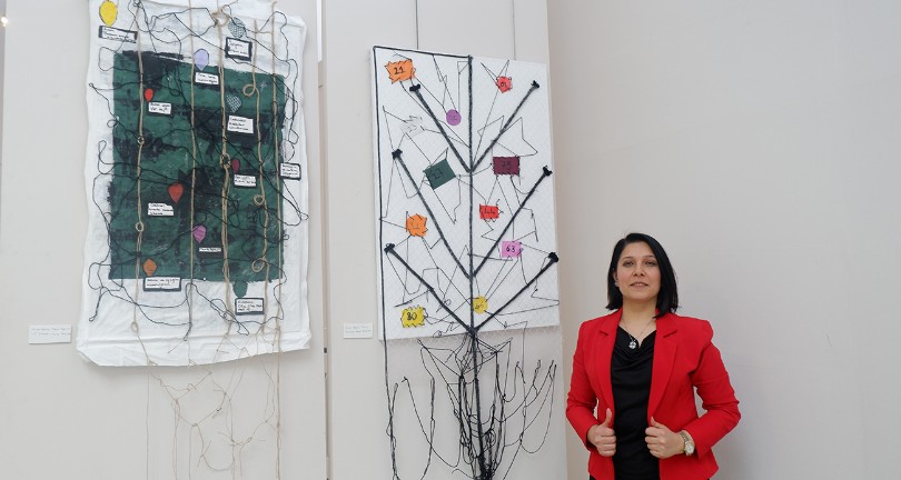 Depremin acısını iplik ve kumaşlara yansıttı