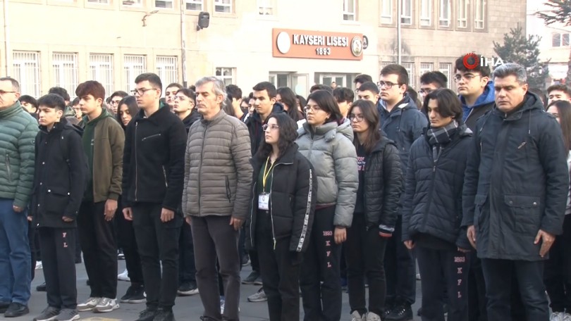 Pençe Kilit Şehitleri için okullarda saygı duruşu