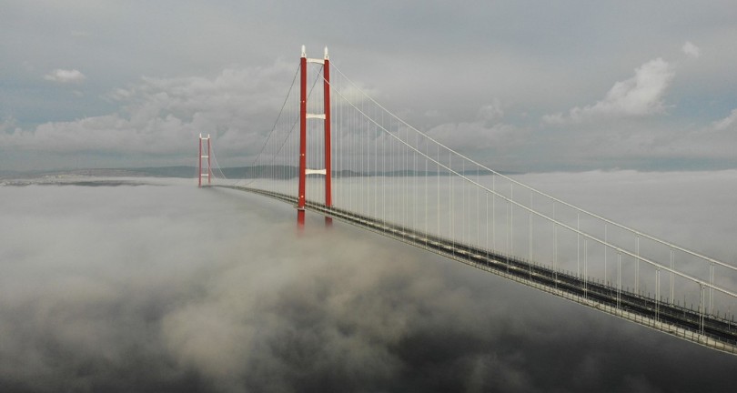 Sis içinde kalan 1915 Çanakkale Köprüsü hayran bıraktı