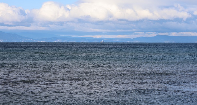 Batan balıkçı teknesindeki kayıp 2 kişiyi arama çalışmaları sürüyor