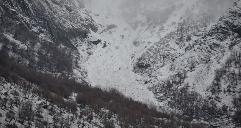 Beytüşşebap’ın yüksek bölgesinde çığ düştü