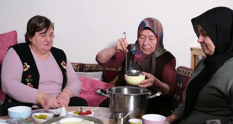 Bu çorba sadece kalabalıkta tüketiliyor