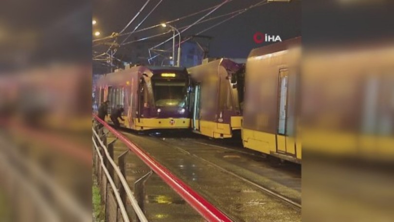Tramvaylar çarpıştı