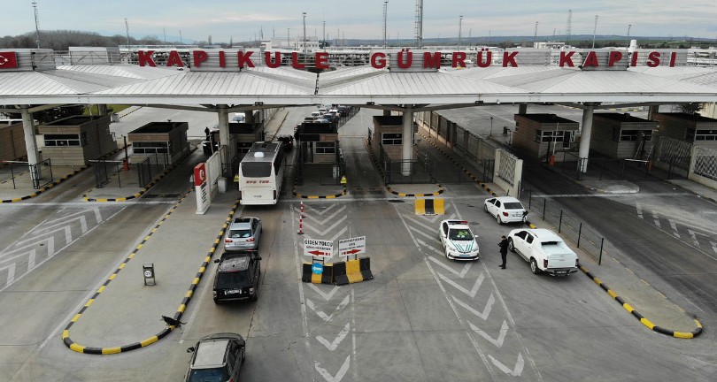 Avrupa’ya açılan kara sınır kapılarından 15 milyon yolcu geçiş yaptı