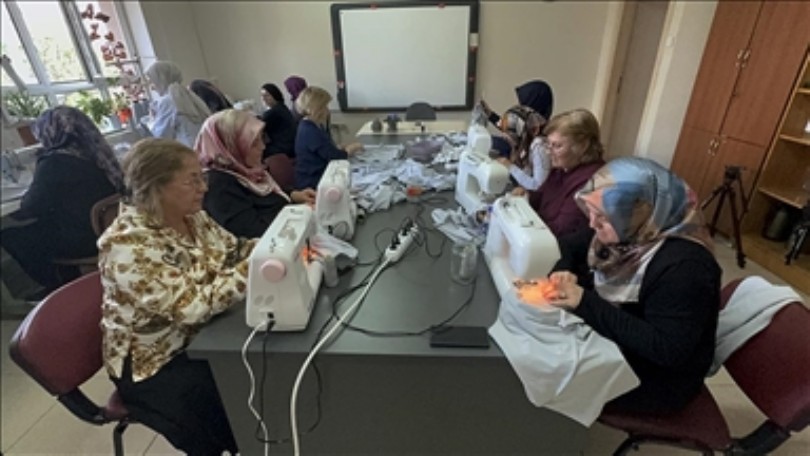 “Şehit Şerife Bacı’nın torunları” Gazze için giysi ve battaniye üretiyor