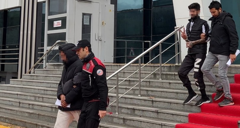 100 bin liralık uyuşturucuyla yakalandılar zafer işareti yaptılar