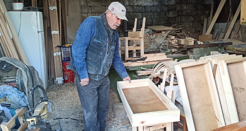 Depremde iş yeri yıkıldı, kendi imkanlarıyla yaptığı ekmek teknesiyle ayakta kaldı