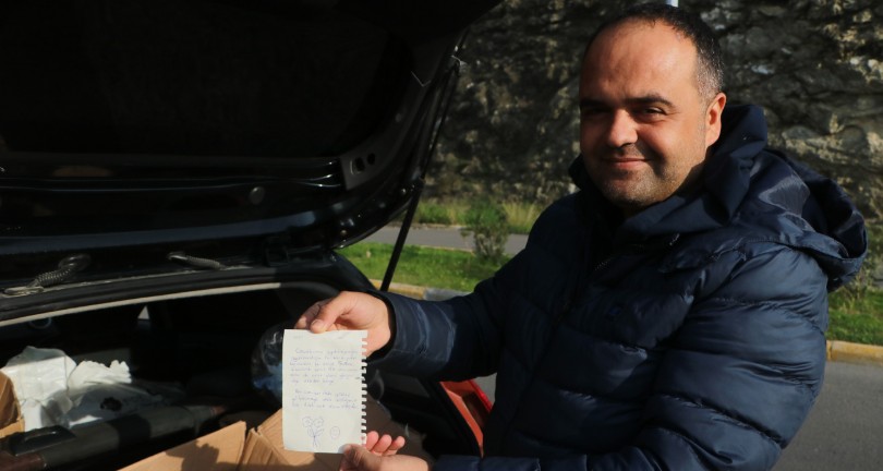 Asrın felaketinde 11 ay geride kalırken, yardım kolilerinden çıkan notlar duygulandırmaya devam ediyor