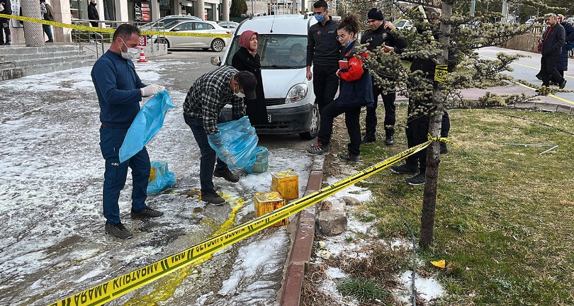 Patlayan kargo nedeniyle 4 PTT Kargo çalışanı zehirlendi