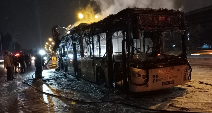 İBB’ye bağlı toplu taşıma araçlarındaki kaza ve arızalara her geçen gün yenisi ekleniyor