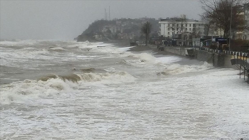 Düzce’de kuvvetli rüzgar ve sağanak etkili oldu