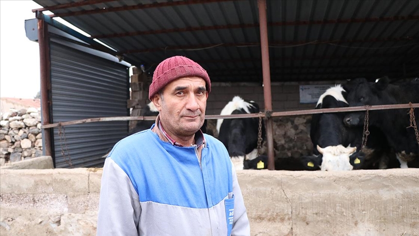 İŞKUR desteğiyle hayvanlarının sayısını artıran işitme engelli, ailesinin geçimini sağlıyor