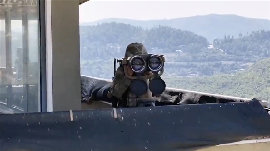 Sınırlardan yasa dışı yollarla geçmeye çalışan 5’i terör örgütü mensubu 14 kişi yakalandı