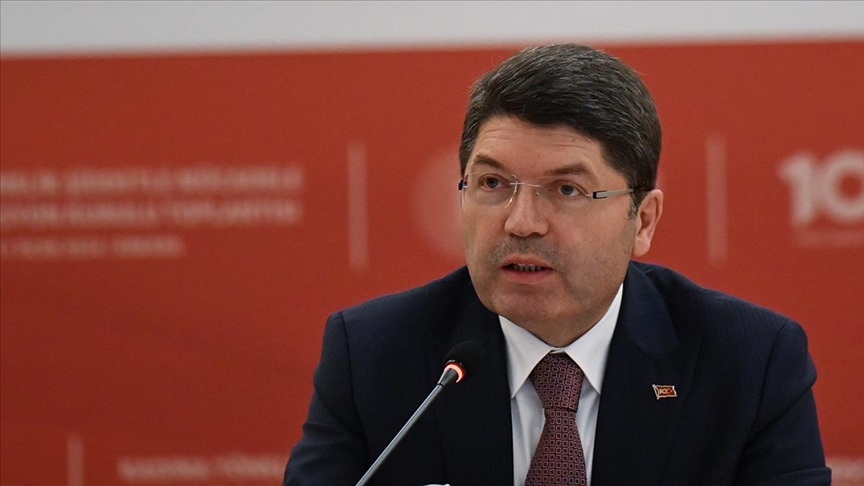 Adalet Bakanı Tunç: Şehitlere yönelik provokatif paylaşımlarda bulunan 10 şüpheliden, 3’ü yakalandı