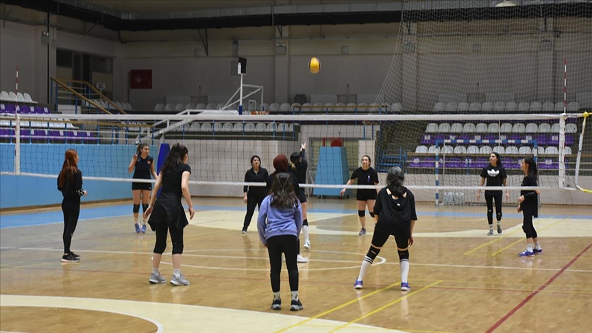 “Evlerinin sultanları” ev hanımı ve çalışan kadınlar sporla hareketli bir yaşam sürüyor