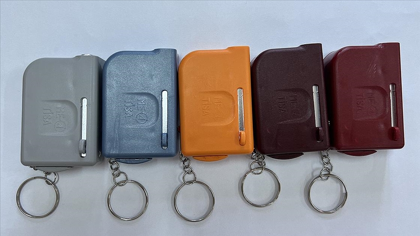 lise öğrencilerinden anahtarlık şeklinde “deprem kiti”