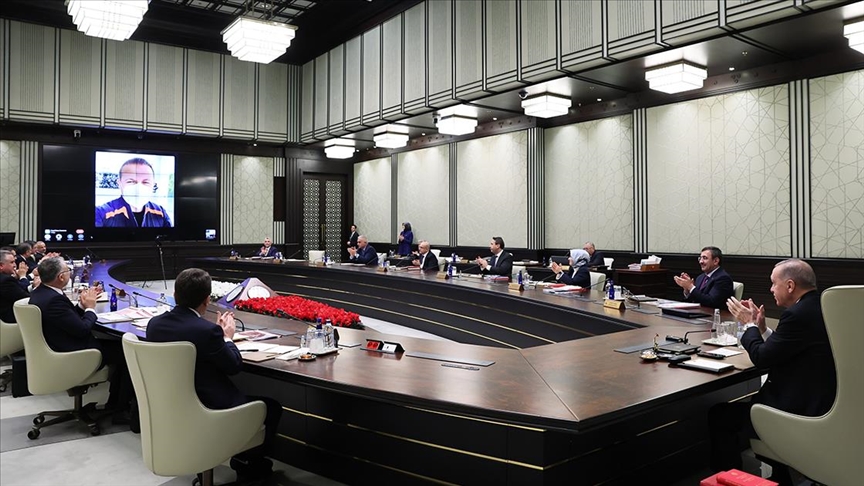 Cumhurbaşkanı Erdoğan Kabine Toplantısı’nda ilk Türk astronot Gezeravcı ile video konferansla görüştü
