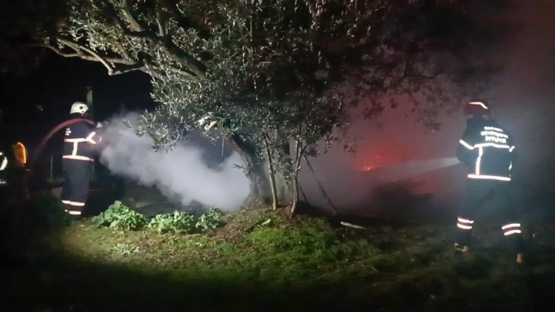 Sakarya’da korkutan yangın: Baraka alev alev yandı