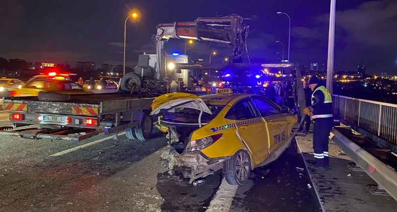 Zincirleme kazada 10 araç birbirine girdi