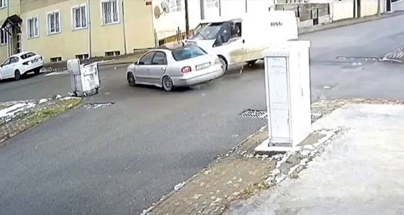 Kargo minibüsü ile otomobil çarpıştı: 5 yaralı