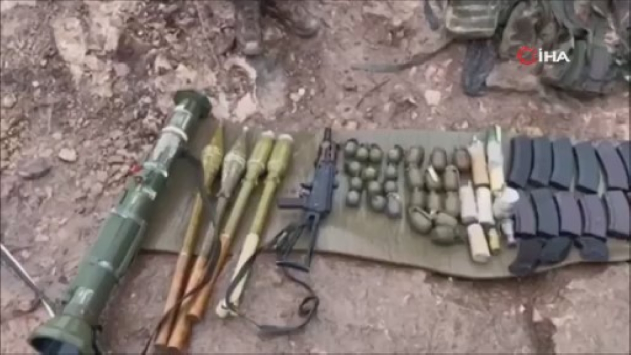 Pençe-Kilit Operasyonu bölgesinde teröristlere ait silah ve mühimmatlar ele geçirildi