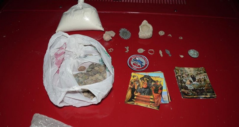 Şüphe üzerine durdurulan otomobilden çok sayıda tarihi eser çıktı